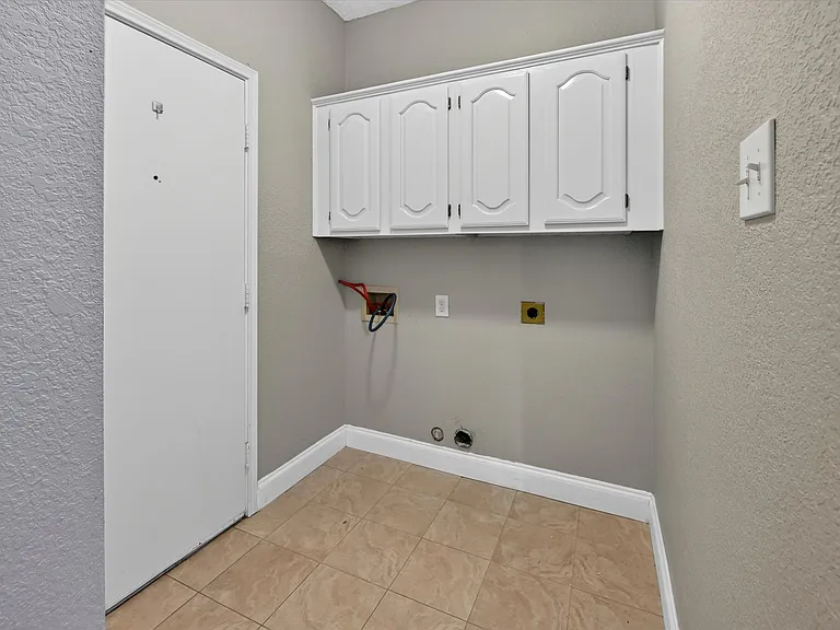 11613 Alexandria Dr — Photo 21