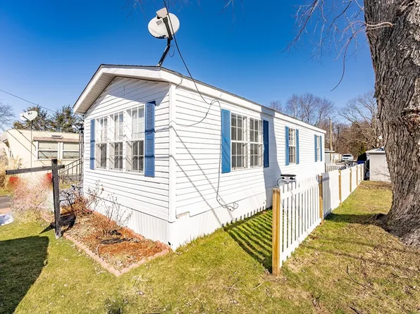 11 Pioneer Way, Springfield, MA 01119