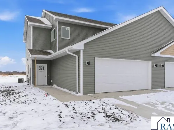 3117 & 3119 Noble Dr, Mankato, MN 56001