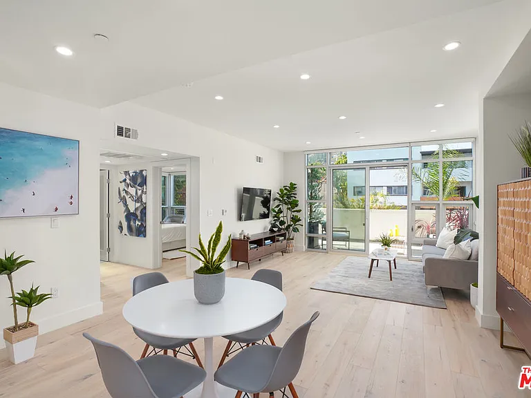 8210 Fountain Ave #302 — Photo 5