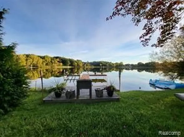 13394 Lime Lake Dr, Sparta, MI 49345