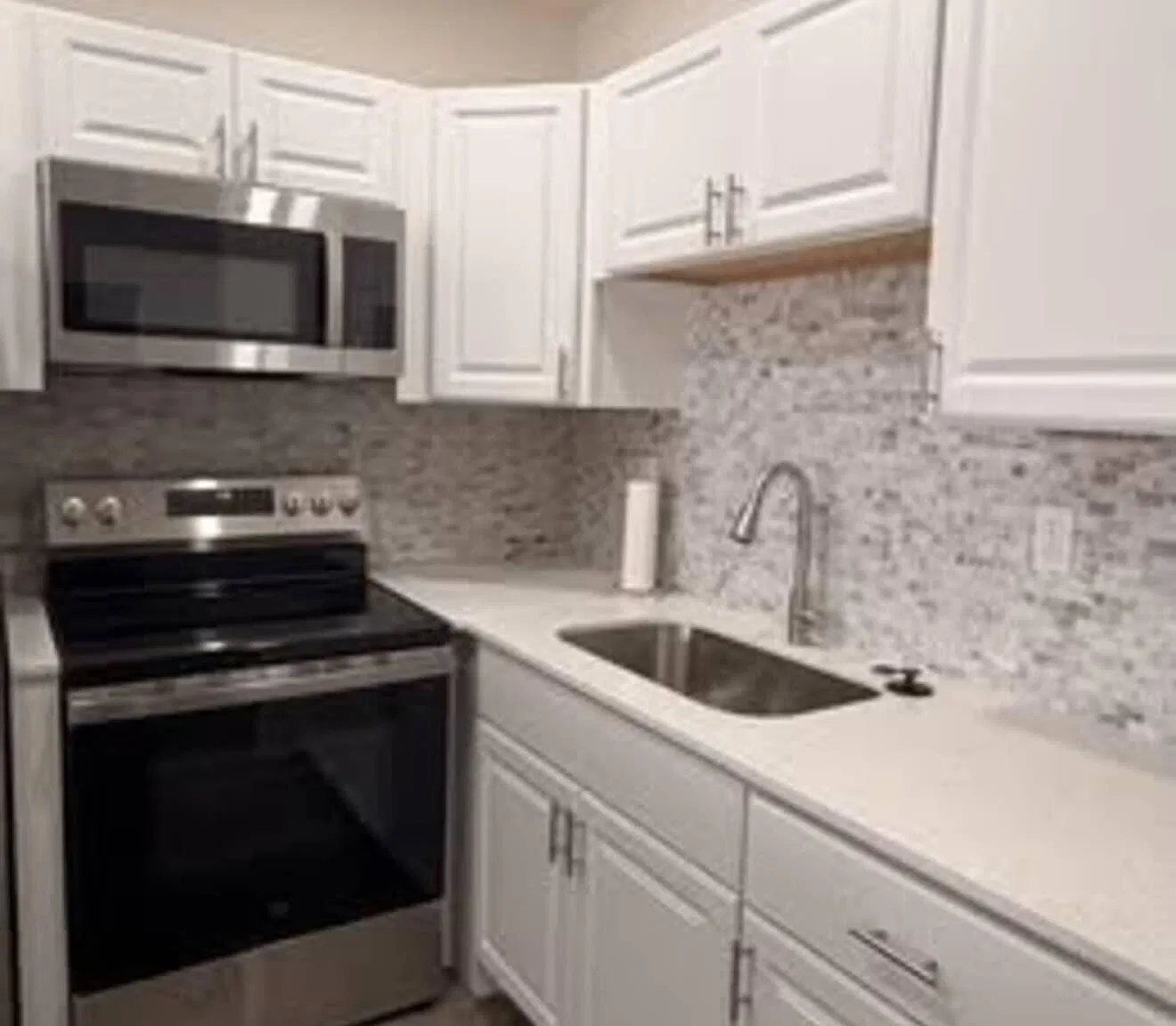 1 bed, 1.5 bath, 684 sqft, $1,600 — Photo 3