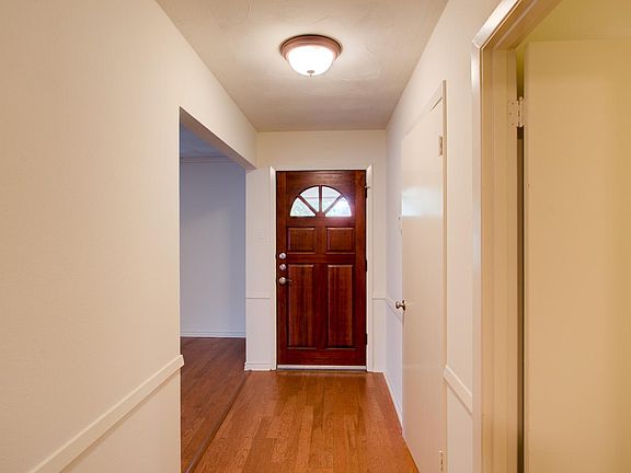 2nd image of 10428 Chesterton Dr