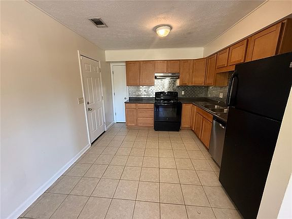 5th image of 1022 Dekalb St