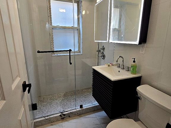 5th image of 370 E 76th St APT A406