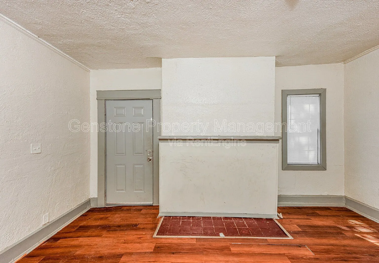 3 bed, 2.0 bath, 1400 sqft, $1,300 — Photo 3