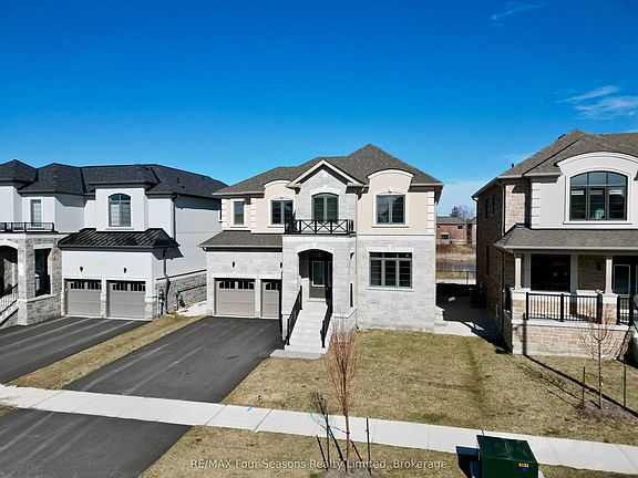 3rd image of 211 Stayner St