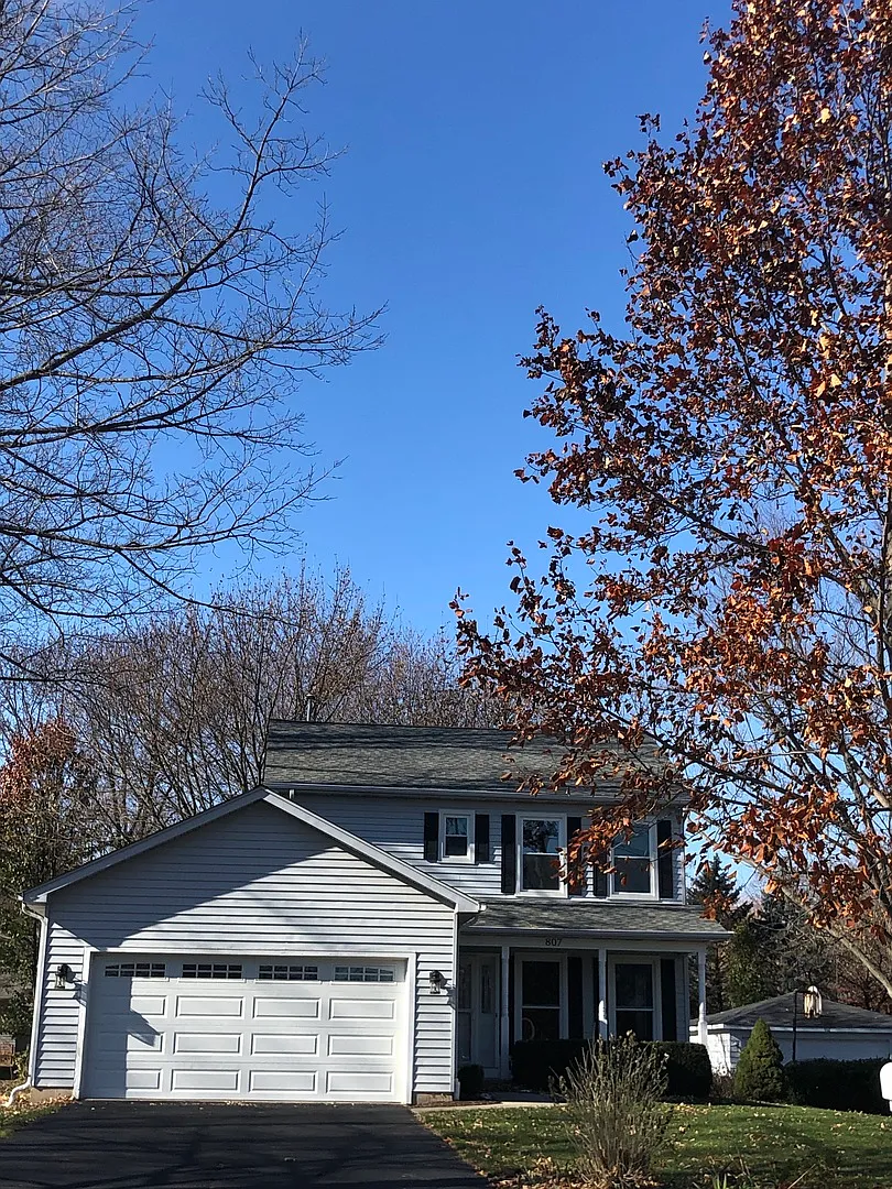 807 N Prairie St photo 1