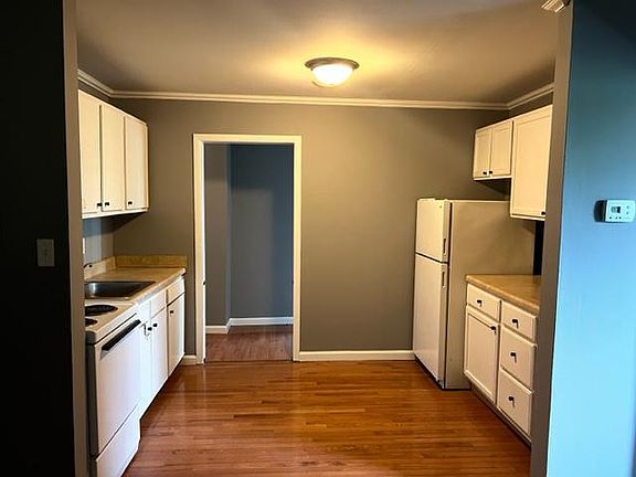 4th image of 311 Silver Pl APT 7