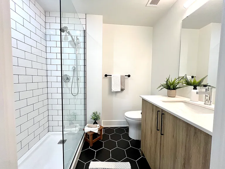 377 Winona Ave — Photo 32