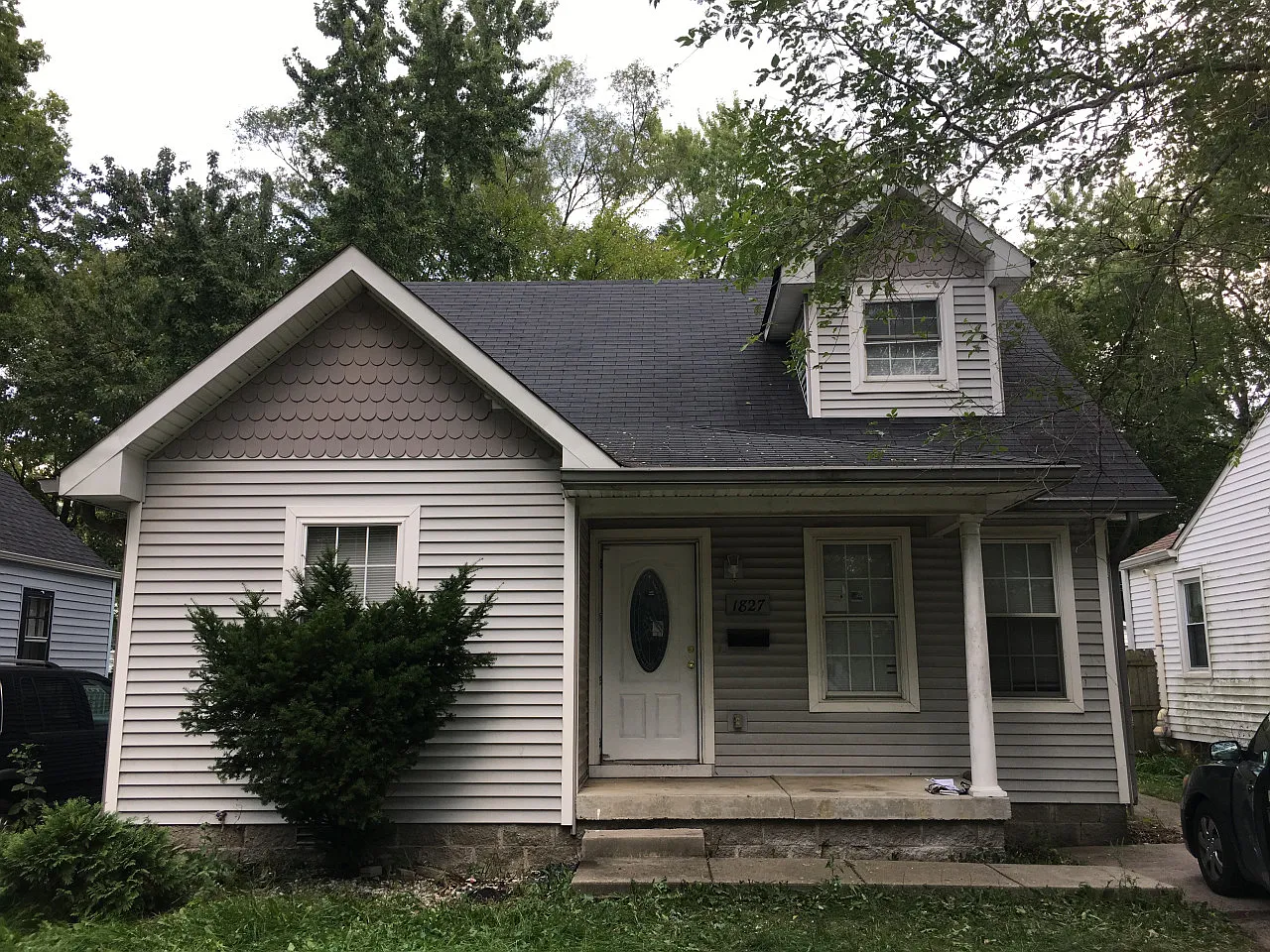 1827 Sharon Ave photo 1