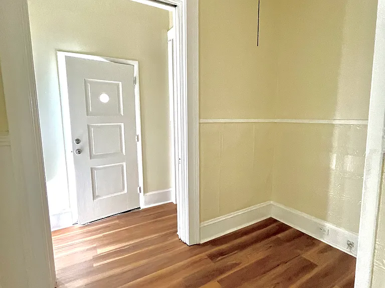 1310 Washburn St #1 — Photo 1