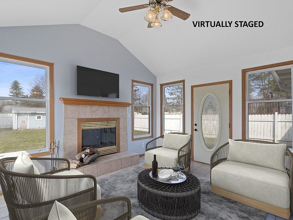 1st image of 2040 Montana Ave