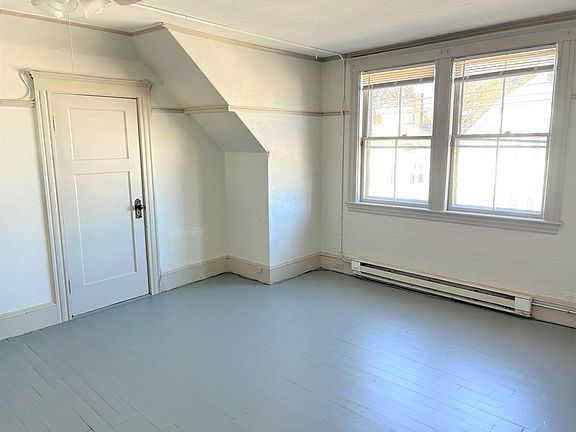 5th image of 17 Titcomb St #3