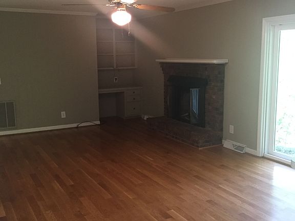 Family Room & Gas Fireplace