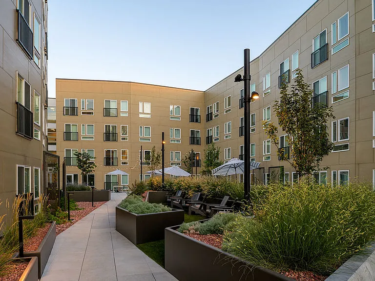 Crosshatch Apartments — Photo 23