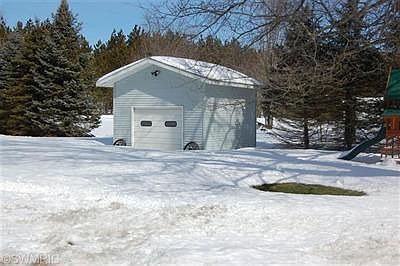 5th image of 147 E Sauble Dr