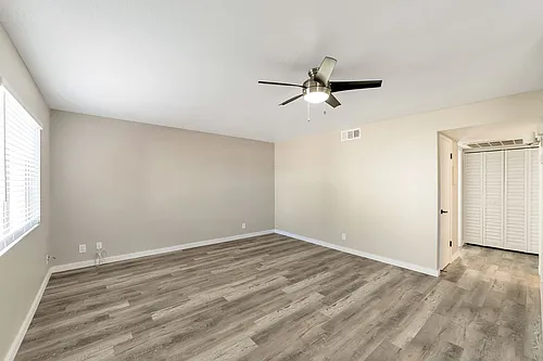 2726 E Beck Ln Photo 1
