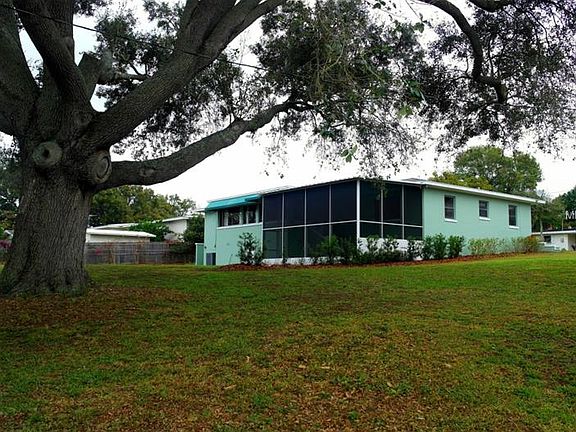 3rd image of 913 Hill Dr