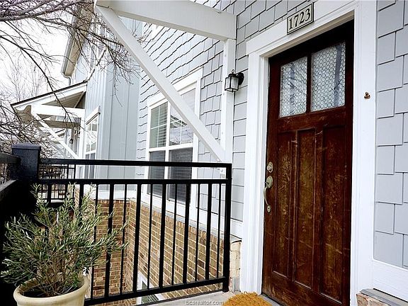 2nd image of 1725 Harvey Mitchell Pkwy S APT 1723