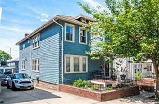 22 Fairfax St #2