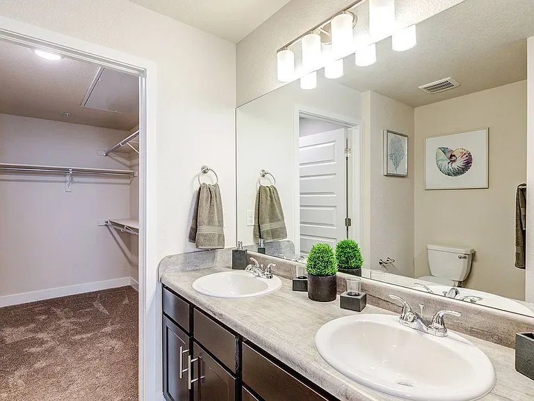 Bucking Horse Apartments — Photo 9