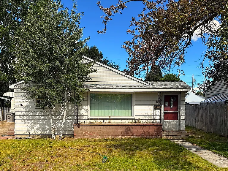 2020 S Euclid Ave — Photo 1