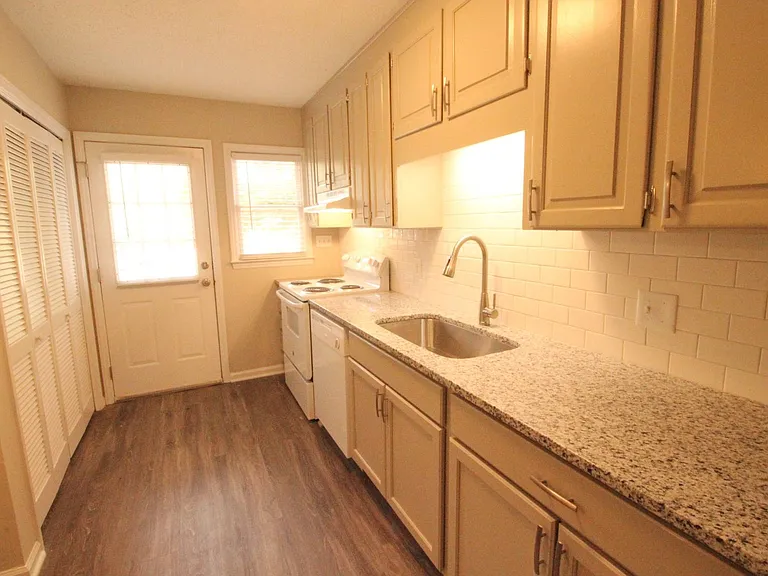 529 Bashford Rd — Photo 4