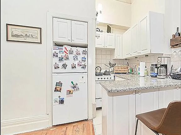 4th image of 210 W 16th St APT 4F