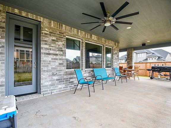 3rd image of 2403 Park Square Dr