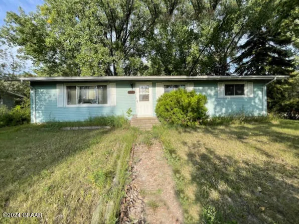 300 6th St, Emerado, ND 58228