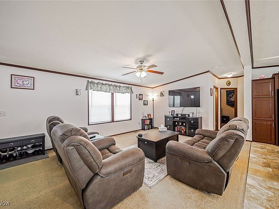 4th image of 599 Sandtrap Cir Painesville