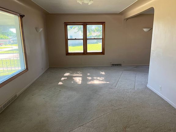 4th image of 405 Beech St