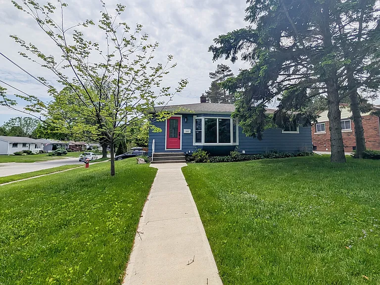 6332 Sherwood Rd — Photo 1
