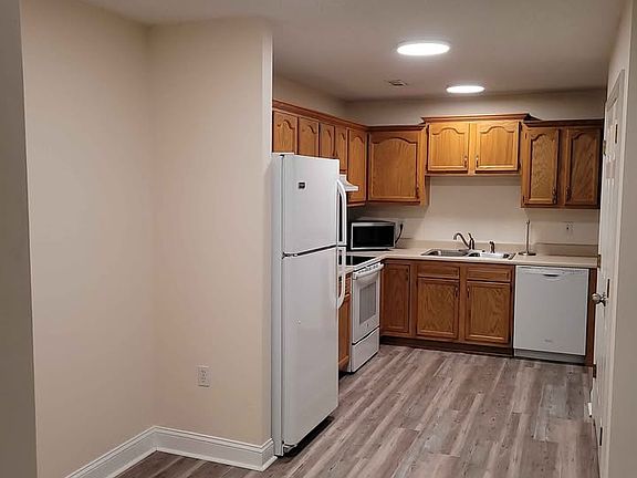 4th image of 12 Krista Cir Suite C