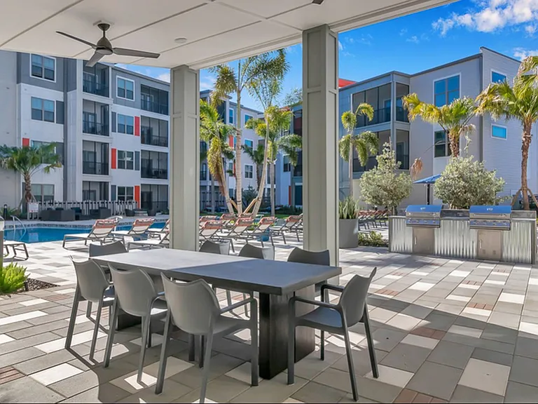 Nexus Brandon Apartments — Photo 39