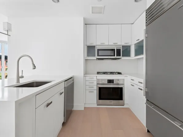 225 East 34th Street image 4 of 21