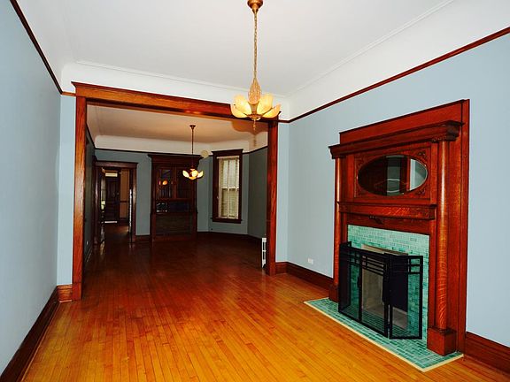 3rd image of 851 N Damen Ave APT 2