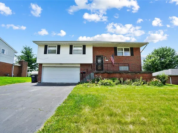 4544 College View Dr, Dayton, OH 45417