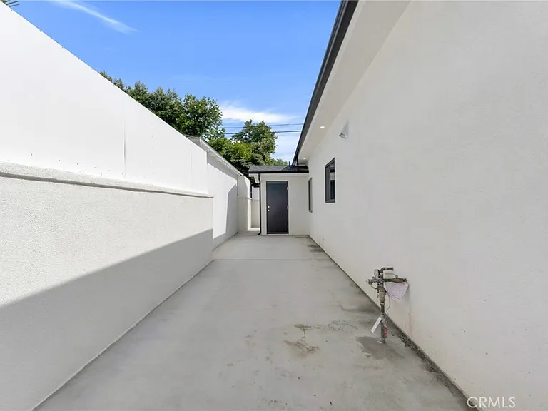 6208 Beeman Ave — Photo 24