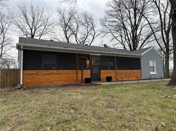 1 NW 64th St, Kansas City, MO 64118