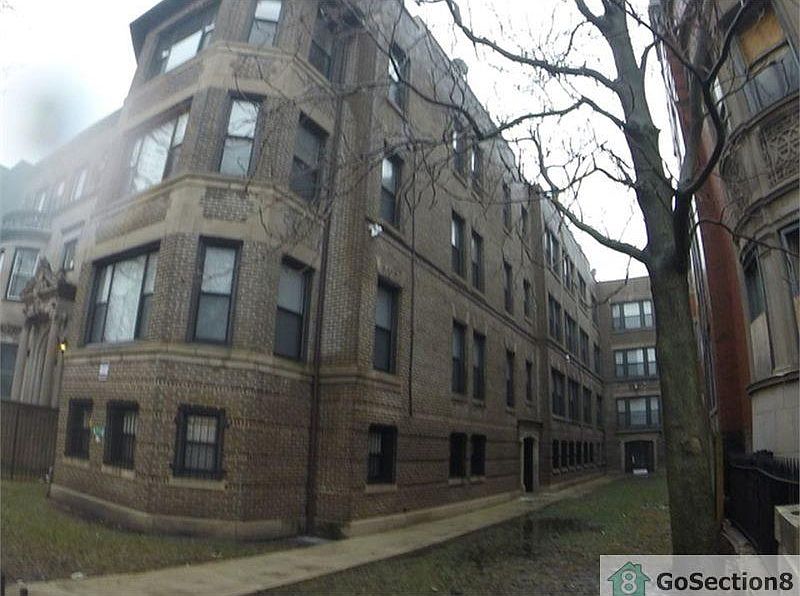 1st image of 4718 S King Dr APT 2W