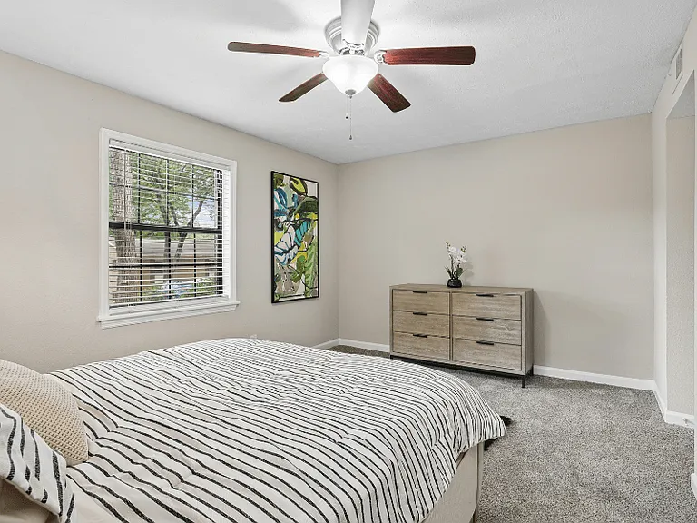 Brentwood Apartments — Photo 11