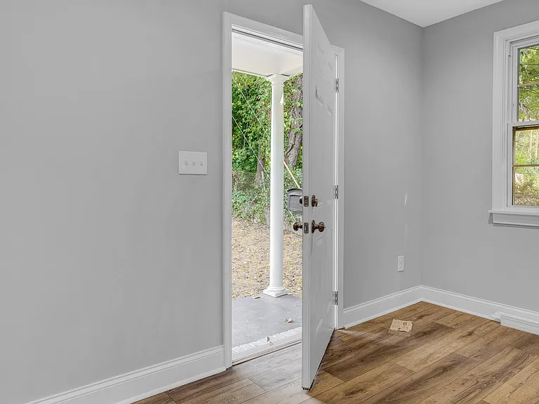 2451 Boone Ave — Photo 3