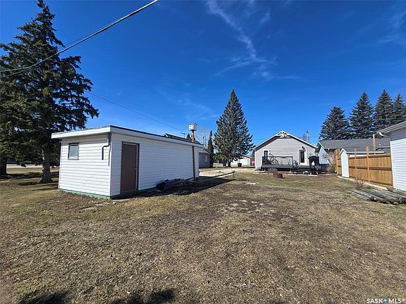 3rd image of 917 Qu'Appelle STREET