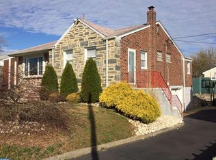 7808 Farnsworth St, Philadelphia, PA 19152