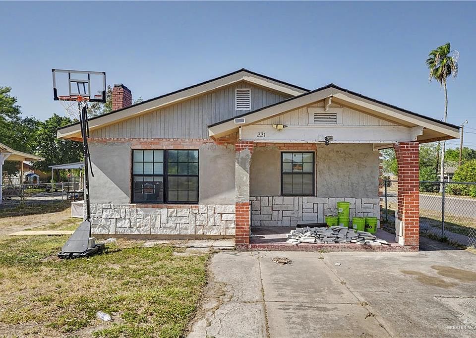 1st image of 221 E Lovett St