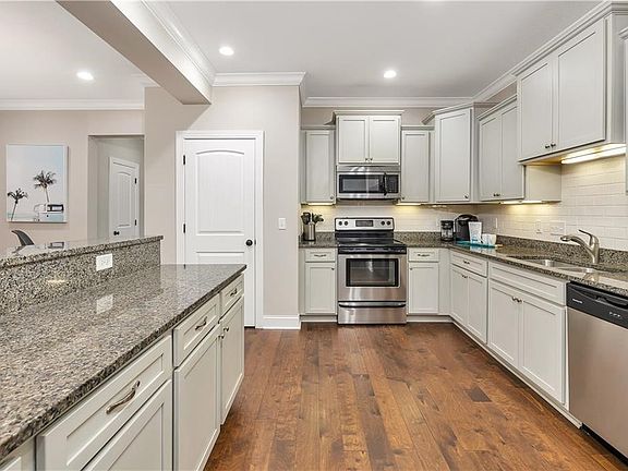 4th image of 1108 Reserve Ln