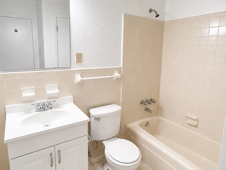 3101 Highland Rd #222 — Photo 1