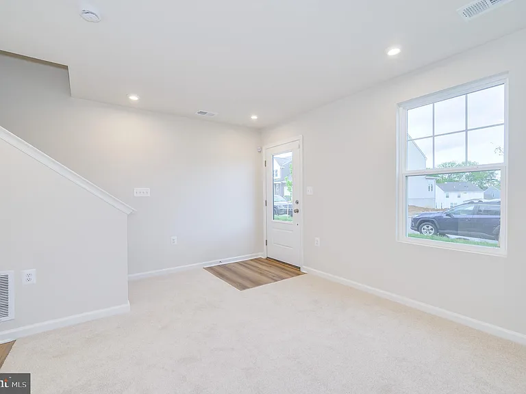 82 Coolidge Ave — Photo 6